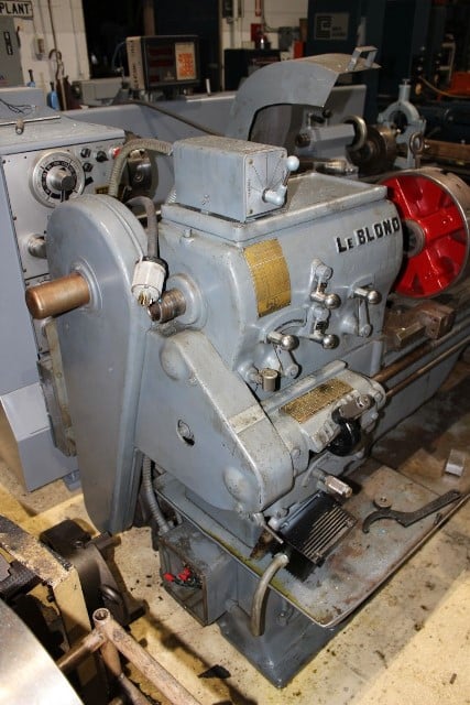 19"/30" x 44" LeBlond #Regal, 1.5" thru hole, 425 RPM, 8" 3-Jaw Cushman chuck, 15" 4-Jaw chuck - Image 4