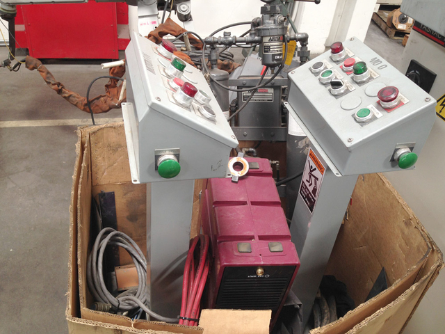 Motoman, 6-axis nu tech teachable robotic we, Thermalarc 400LTS power supply - Image 5