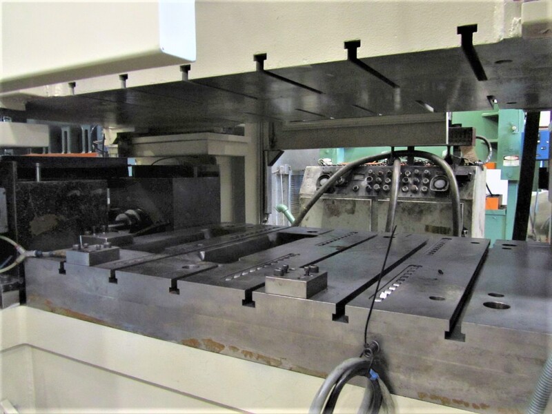 440 Ton, Invernizzi link type deep drawn press, 5" stroke, 22" Shut Height, 59" x39" bed, 30-120 SPM, 1997 - Image 3