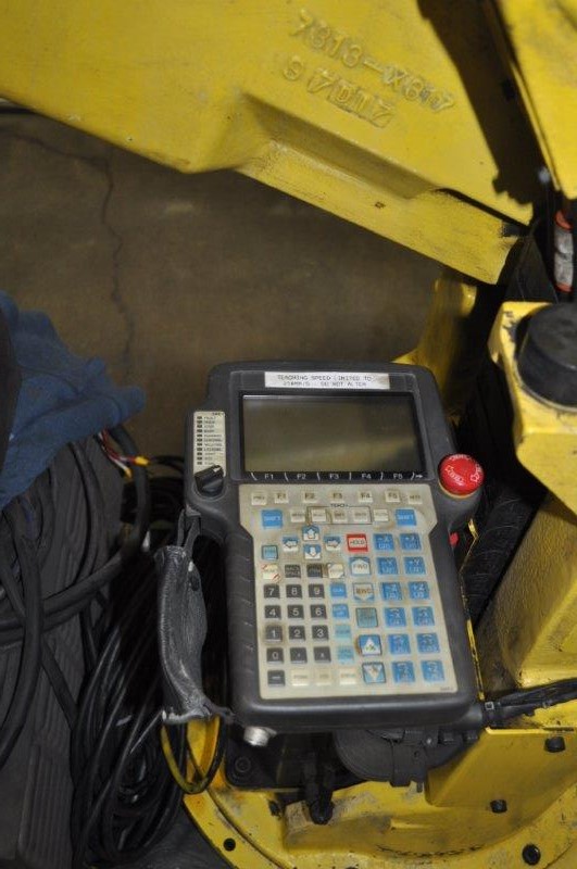 Fanuc, S-420iF, 6-Axis, 140 KG payload, RJ2 controller w/ Teach pendant, floor mount, 1999 - Image 4