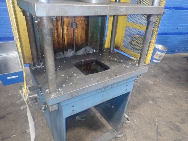 20 Ton, Multipress #FH-20, 4-post guided ram C-frame press, 12" stroke, 25" daylight, 20 HP - Image 2