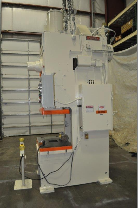 90 Ton, Niagara #E90, OBI back geared press, 9" stroke, 18" Shut Height, 46 SPM, air clutch & brake, 1986 - Image 2