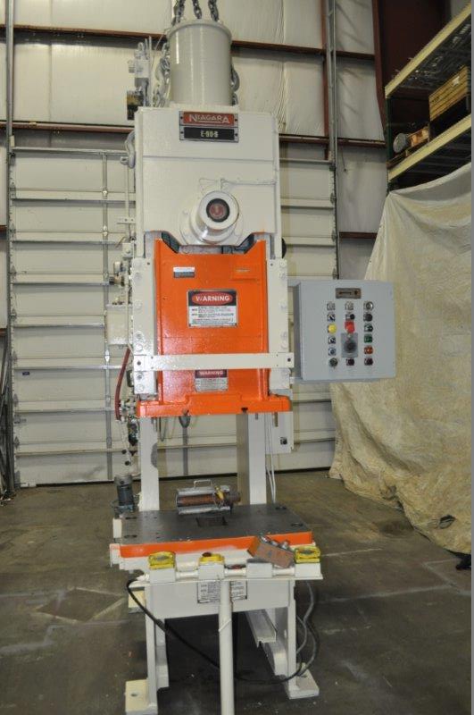 90 Ton, Niagara #E90, OBI back geared press, 9" stroke, 18" Shut Height, 46 SPM, air clutch & brake, 1986 - Image 4