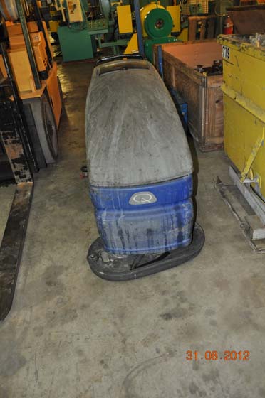 Windsor Stride 2 #QQSX428, walk behind floor scrubber, 28" width, electric, 24 V. - Image 2