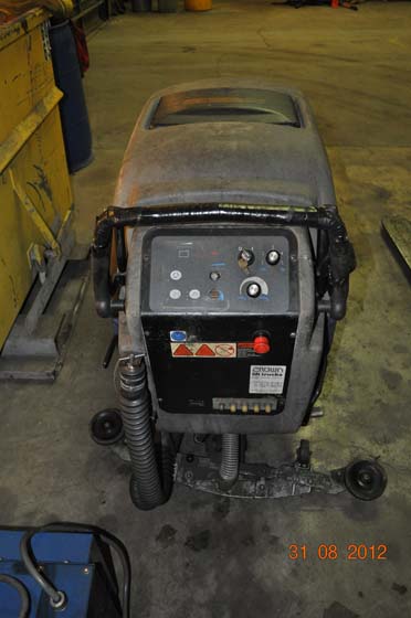 Windsor Stride 2 #QQSX428, walk behind floor scrubber, 28" width, electric, 24 V. - Image 3