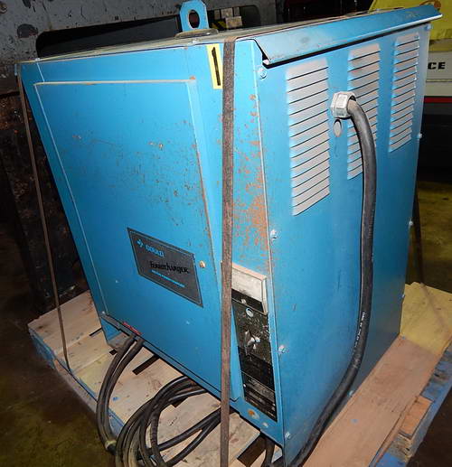 Goulds #GRC18-90011, forklift battery charger, wall & battery plugs, manual timer - Image 1