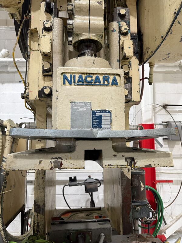 90 Ton, Niagara #AF5, 10" stroke, 26" Shut Height, 30-60 SPM, 39" x 25" bed, 7-roll, 4 leaf mandrel, keeper - Image 2