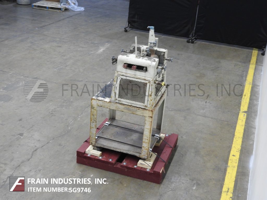 4" x 8" Ross #4x8TRM, 3 roll mill, 1 HP, hand crank gap adjustment, scraper blades - Image 3