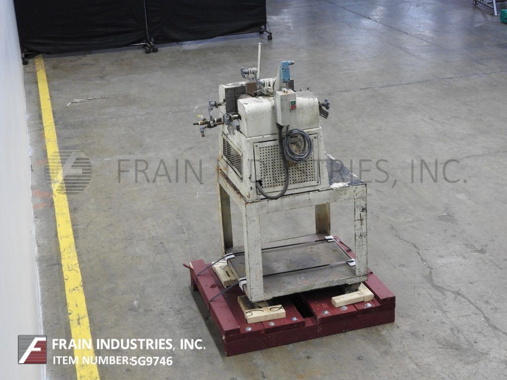 4" x 8" Ross #4x8TRM, 3 roll mill, 1 HP, hand crank gap adjustment, scraper blades - Image 4