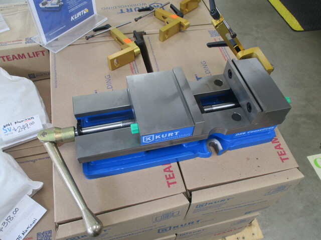 NEW Kurt #DX6, 6" Milling Machine Vise - Image 1