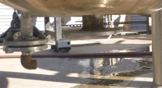 425 gallon Stainless Steel jacketed tank, 59" dia. x 32" straight side, open top, cone bottom - Image 4