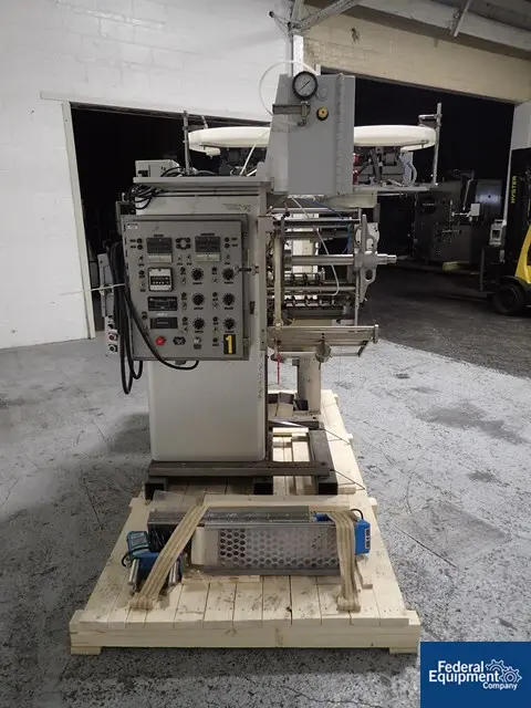 Wrap-Ade #UPH8-12, veritcal dose packer, 12" wide seal area, dual vibrating feeders, Stainless Steel hoppers - Image 6