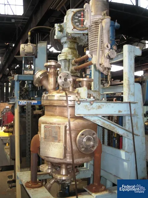 10 gallon Pfaudler reactor, 316L Stainless Steel, dish top & bottom, 60/90 psi, jacketed, post mounted - Image 3