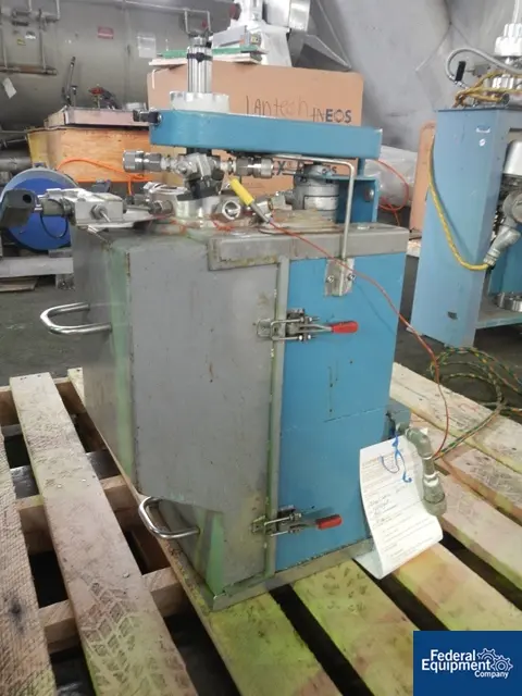 Autoclave Engineers, 316 Stainless Steel reactor, bolt-on flat top, dish bottom, 5300 psi @ 550&deg;F, water - Image 1