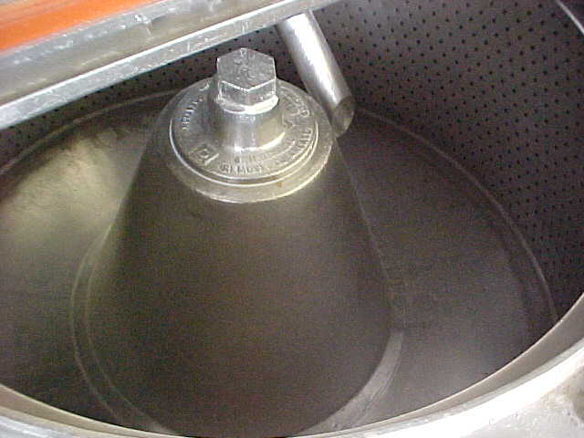 40" x 20" Tolhurst, 7.5 HP, 1725 RPM, perforated bowl, basket type, motor drive, #94607 (2 available) - Image 2