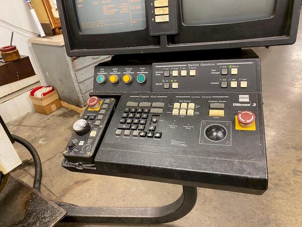 Hurco #Hawk-5M, 3-Axis CNC vertical mill, Ultimax 3 controls, 13" x42" table, 5 HP, 1996 - Image 4