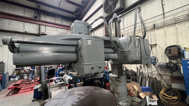 6' -15" Carlton #3A, radial arm drill, tilting box table - Image 5