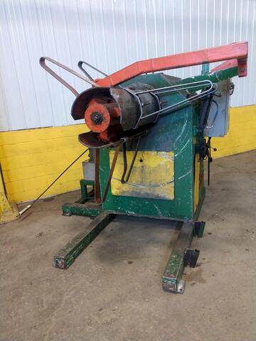 30000 lb. Sesco #55-422, motorized uncoiler coil reel, 36" width, holddown arm, hydraulic expansion - Image 2