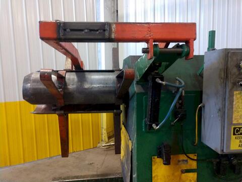 30000 lb. Sesco #55-422, motorized uncoiler coil reel, 36" width, holddown arm, hydraulic expansion - Image 9