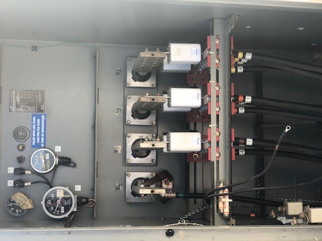 1000/1120 KVA 12470 Delta Pri. 800Y/462 Sec., Cooper, dead front, loop feed, Bayonet fused - Image 3