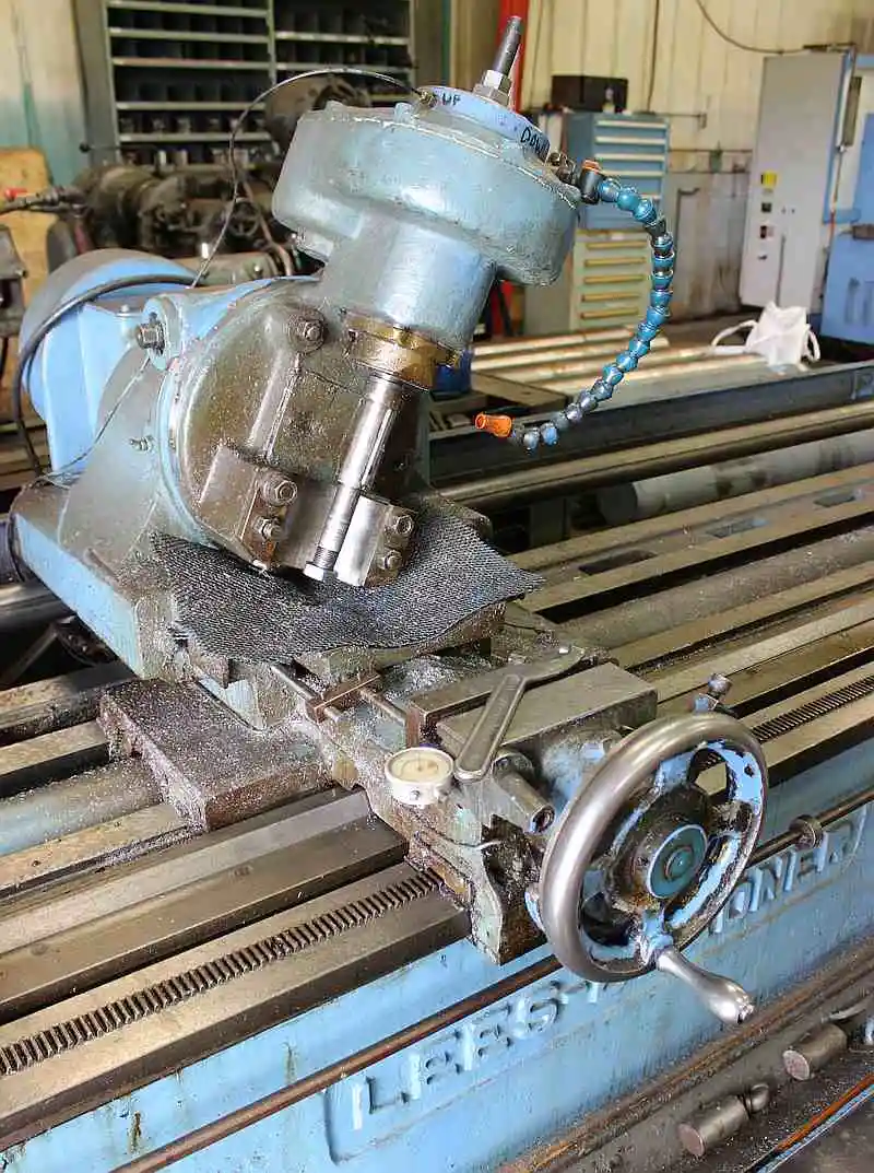 Lees-Bradner #12, 8" x 102", 4" hob capacity, 24" swing, 6" spindle hole - Image 2