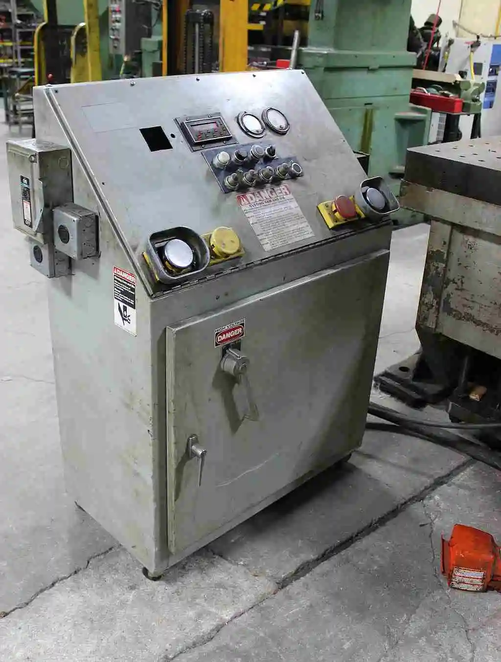 150 Ton, Minster, 6" stroke, 6" Shut Height, 4" bolster, air clutch, cushions, under power - Image 4