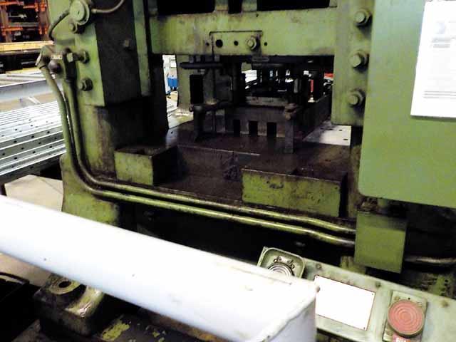 300 Ton, Minster #40-10, straight side double crank press, 10.5" stroke, 6" adj., 61" x 42" bed, 13 SPM - Image 4