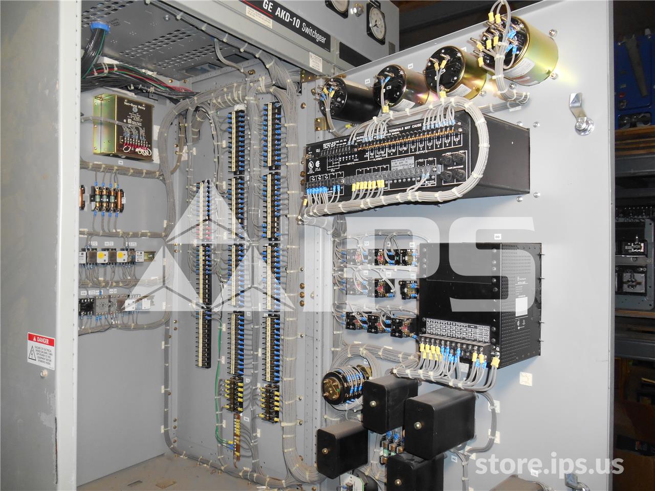 2000 Amps GE Akd-10 Indoor Switchgear 1-2000 Amps Main, Control Section - Image 4