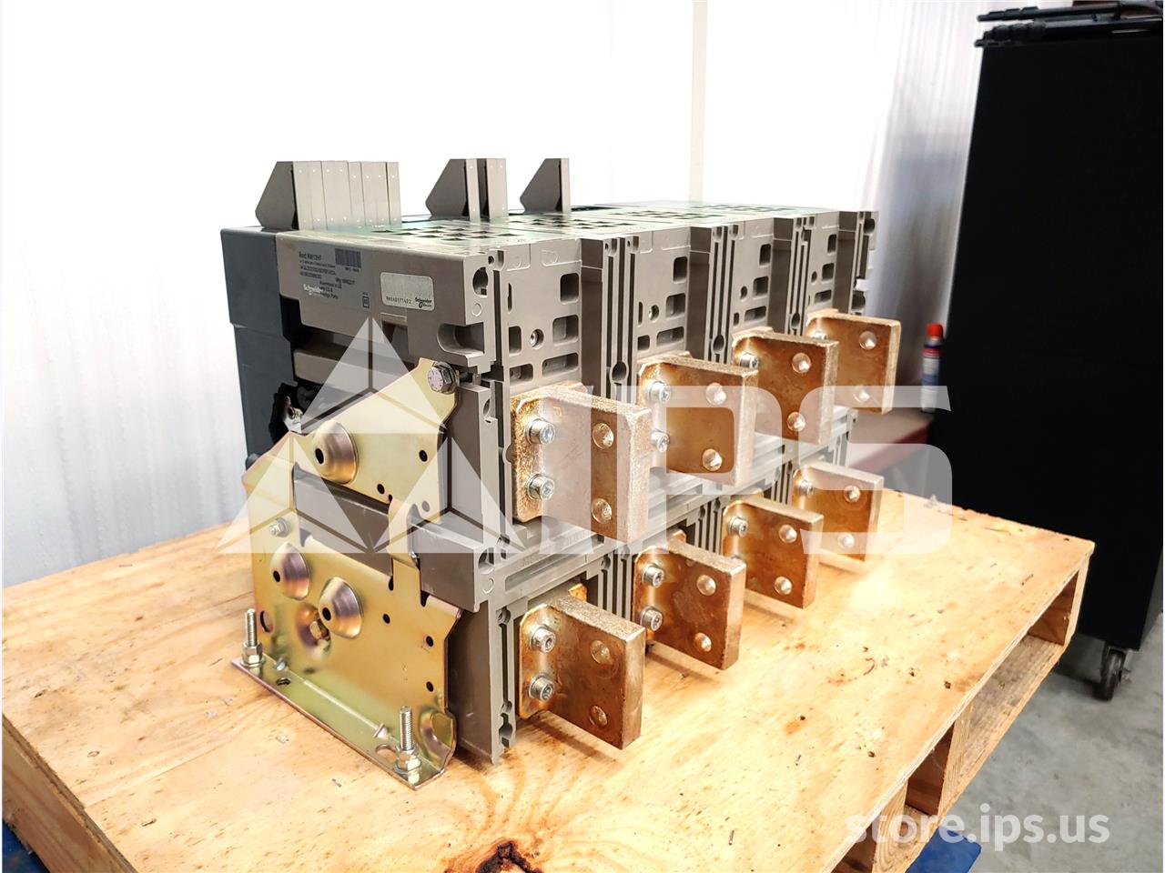 1200 Amps Square D Masterpact Nw12 Hf Eo/bi Bl3ccvssx9cfbfxxca Unused Surplus 120 Volts AC Control, 24 Volts - Image 2