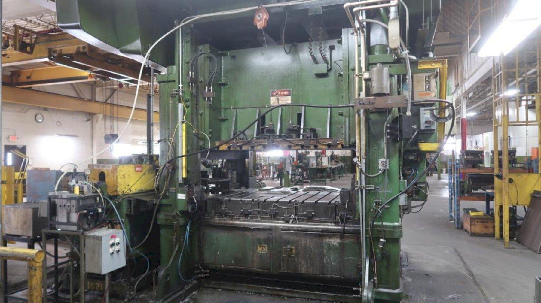 400 Ton, Niagara #BP2-400-72-42, straight side double crank press, 5" stroke, 29" Shut Height, air clutch & - Image 4