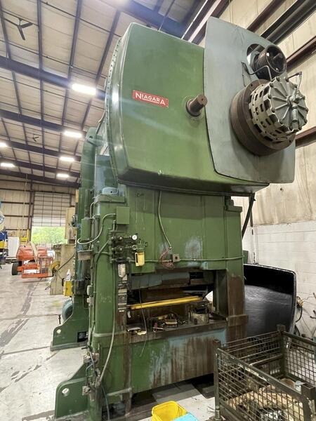 400 Ton, Niagara #BP2-400-72-42, straight side double crank press, 5" stroke, 29" Shut Height, air clutch & - Image 5