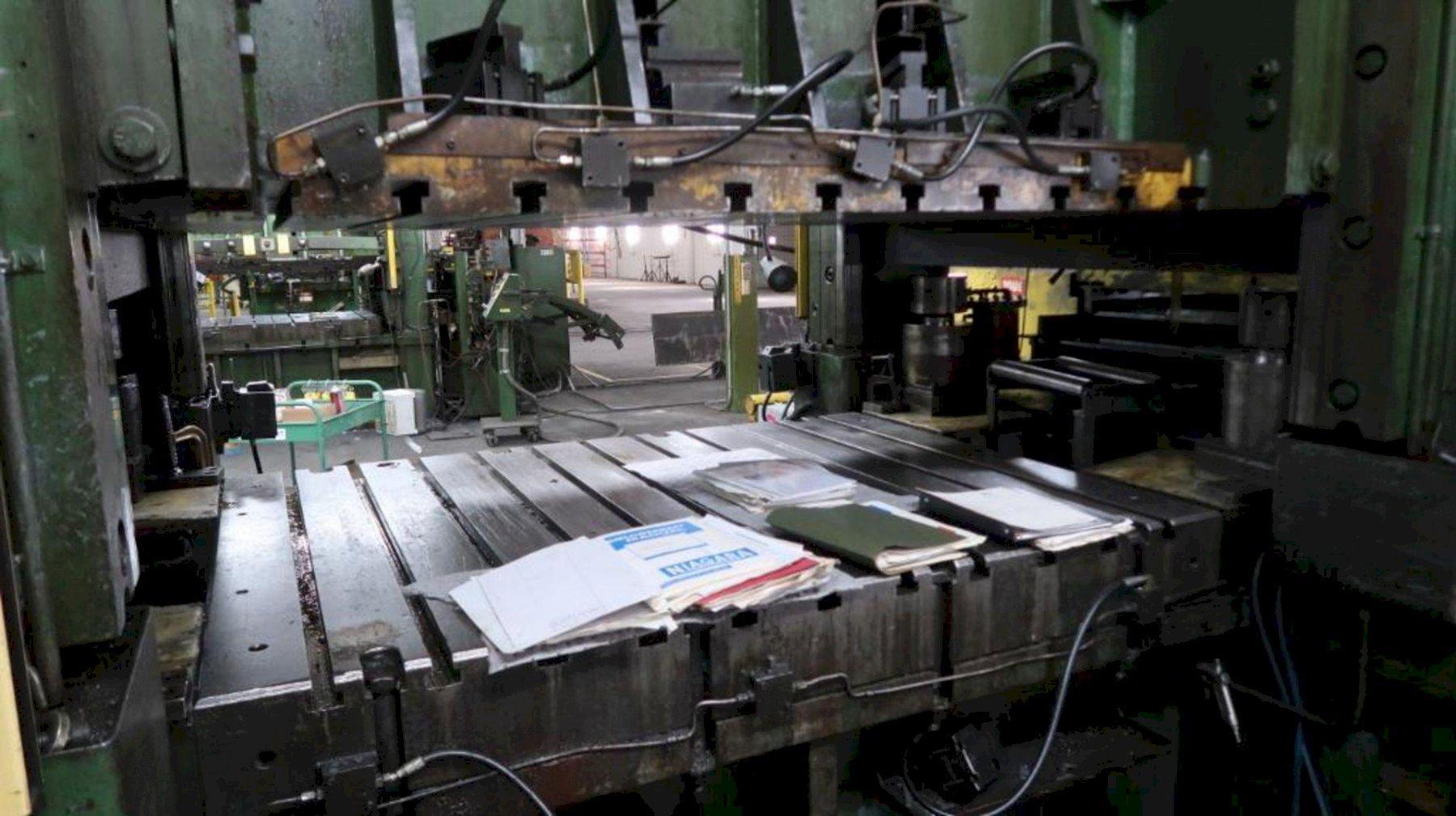 400 Ton, Niagara #BP2-400-72-42, straight side double crank press, 5" stroke, 29" Shut Height, air clutch & - Image 8