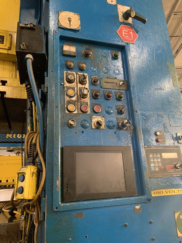 300 Ton, Komatsu #E2P-300W, 7.8" stroke, 30.3" Shut Height, 8.66" adj., 30-60 SPM, 98.43" x 51.18" bed, air - Image 3