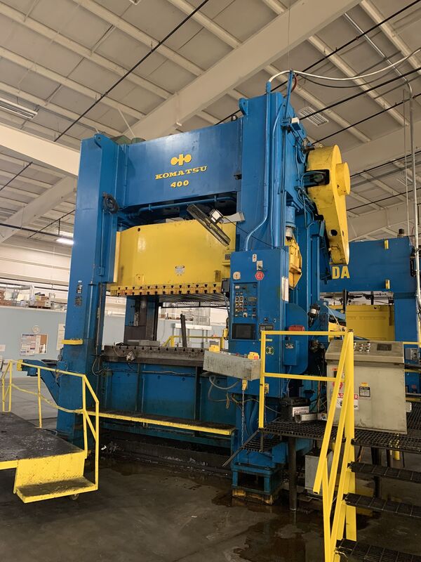 300 Ton, Komatsu #E2P-300W, 7.8" stroke, 30.3" Shut Height, 8.66" adj., 30-60 SPM, 98.43" x 51.18" bed, air - Image 6
