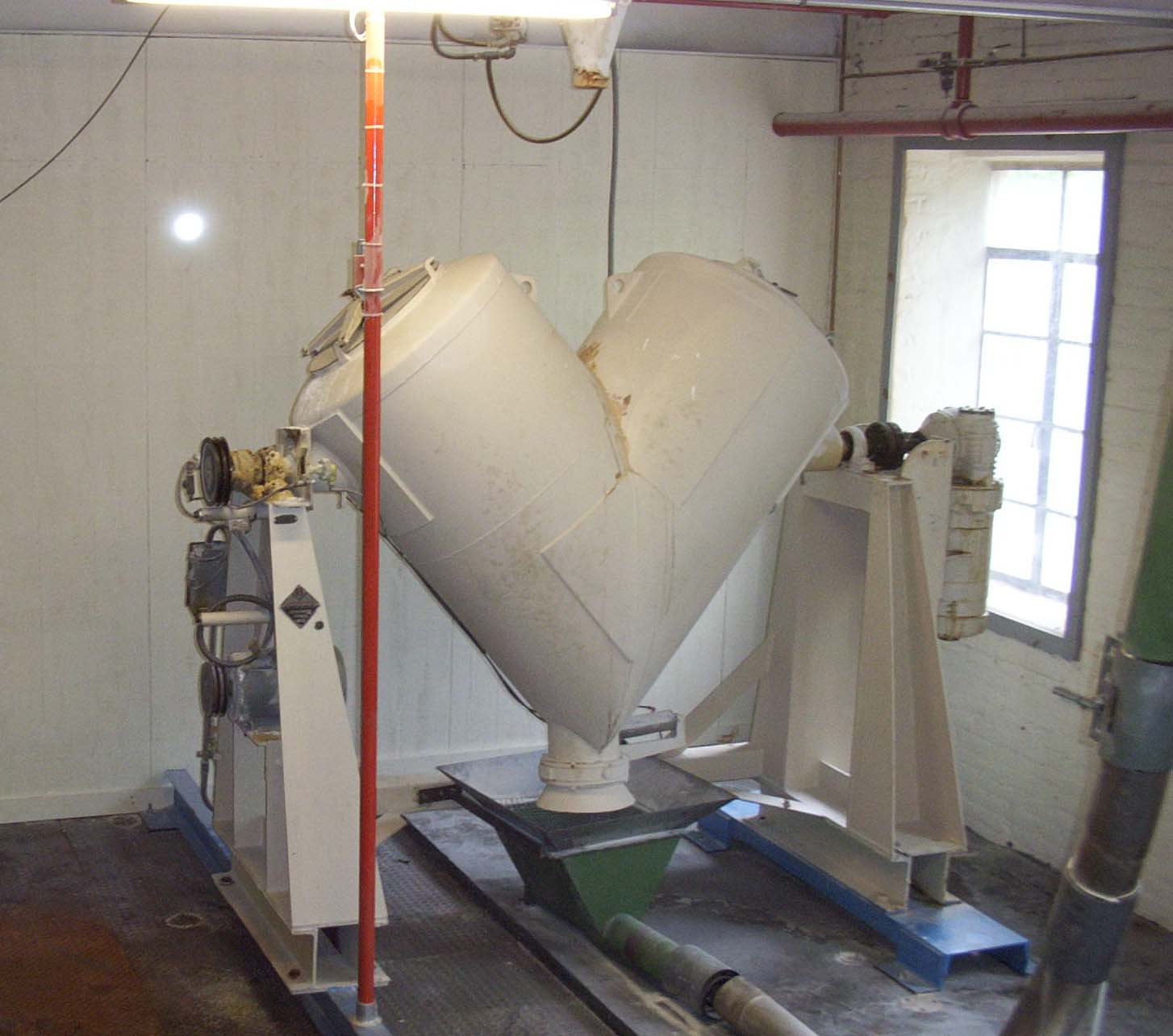 20 cu.ft. Patterson, Stainless Steel V-blender, 5 HP drive, 2 HP intensifier bar, on stand - Image 1