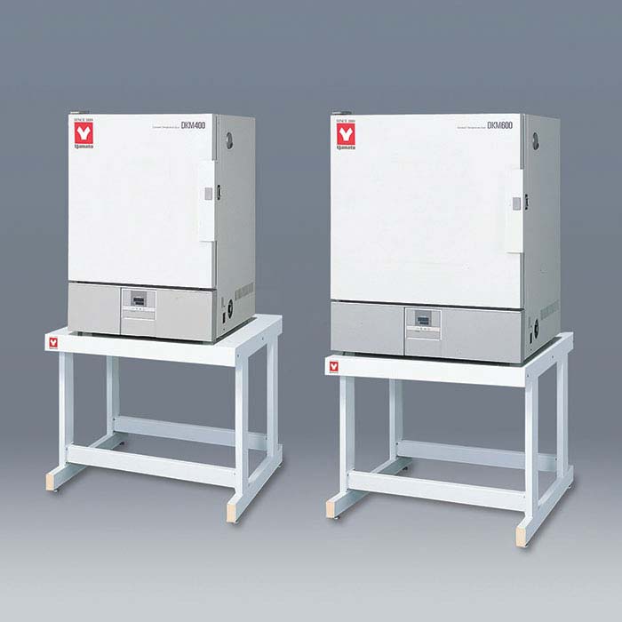 17.7" width x 17.7" H x 17.7" D Yamato #DKM400C, 260&deg;C 500 &deg;F) 115/220 V. - Image 1