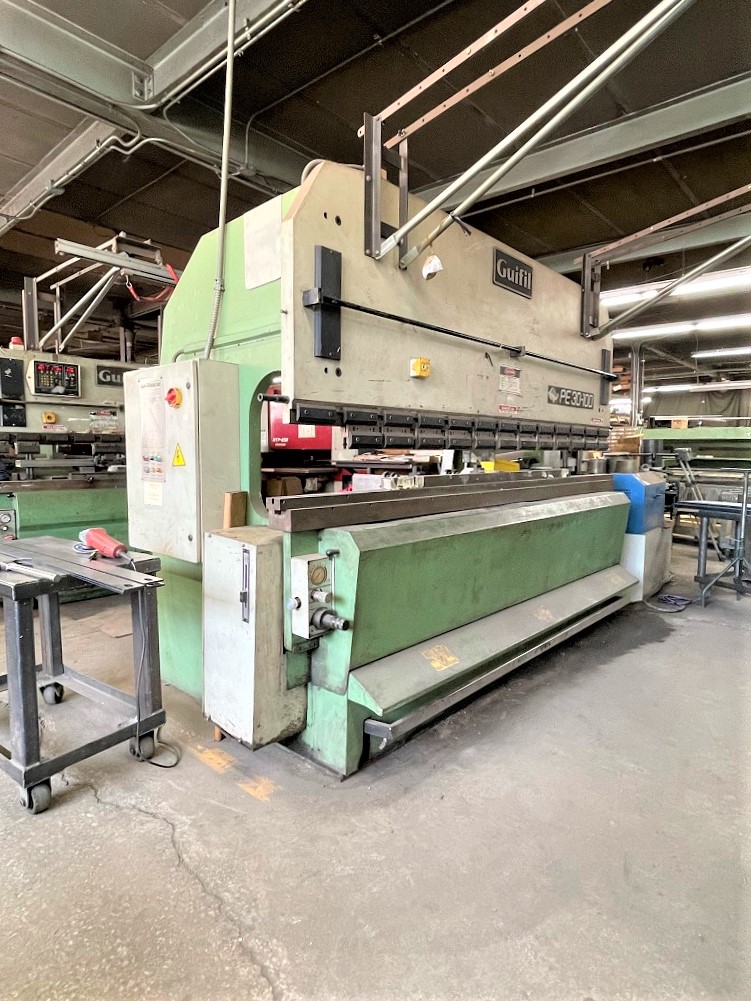 110 Ton, Guifil #PE30-100, hydraulic CNC press brake, 10' overall, 100" between housing, up-acting, Autogauge - Image 4