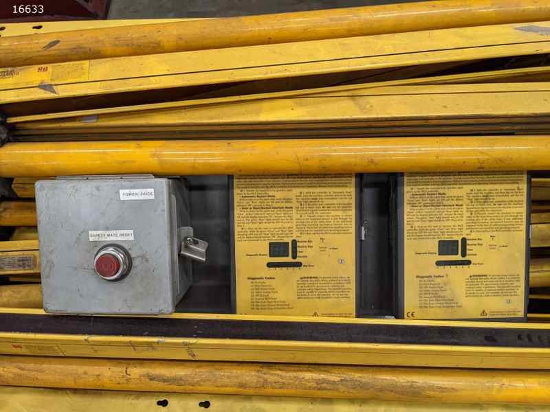Omron #MS4800, perimeter light curtain, 63" W rollers, 65' sensing distance, assorted post lgth - Image 3