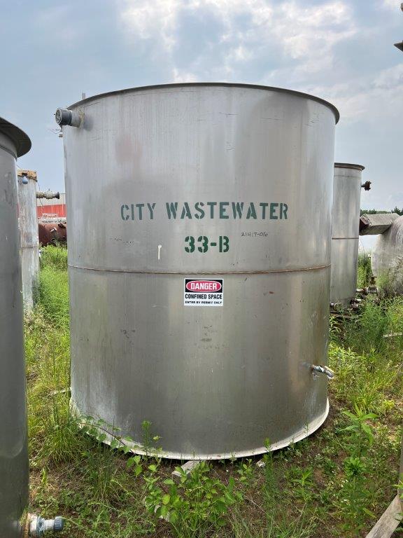 2500 gallon Stainless Steel vertical tank, 90" x 93", open top w/hinged cover, flat bottom - Image 1