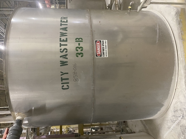 2500 gallon Stainless Steel vertical tank, 90" x 93", open top w/hinged cover, flat bottom - Image 5
