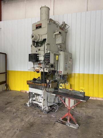 100 Ton, Niagara #E-90-S, gap frame press, 4.5" stroke, 20.75" Shut Height, 4.5" adj., 46 SPM, 39" x25" bed - Image 3