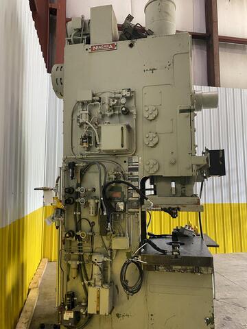 100 Ton, Niagara #E-90-S, gap frame press, 4.5" stroke, 20.75" Shut Height, 4.5" adj., 46 SPM, 39" x25" bed - Image 6
