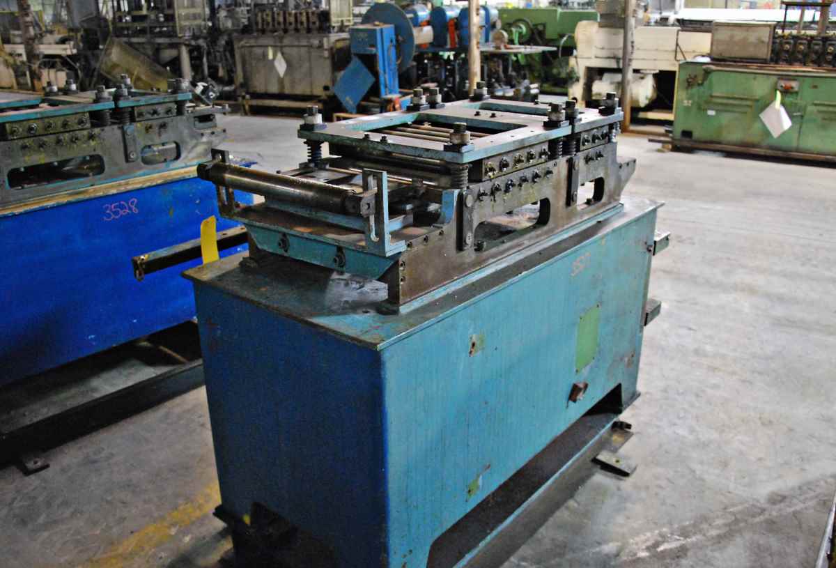 12" Ardcor, 16-roll, stock straightener, idler rolls, 2 entry pinch rolls, 1977 - Image 4