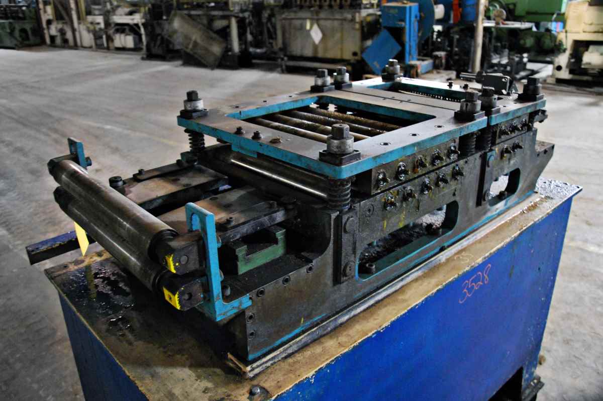 12" Ardcor, 16-roll, stock straightener, idle rolls, 2 entry pinch rolls, 1977 - Image 3