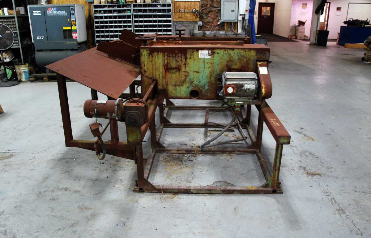Ohio Machinery, brush deburring machine, 3" tube diameter, 120" tube length, (2) 15 HP, inclined feed table - Image 4