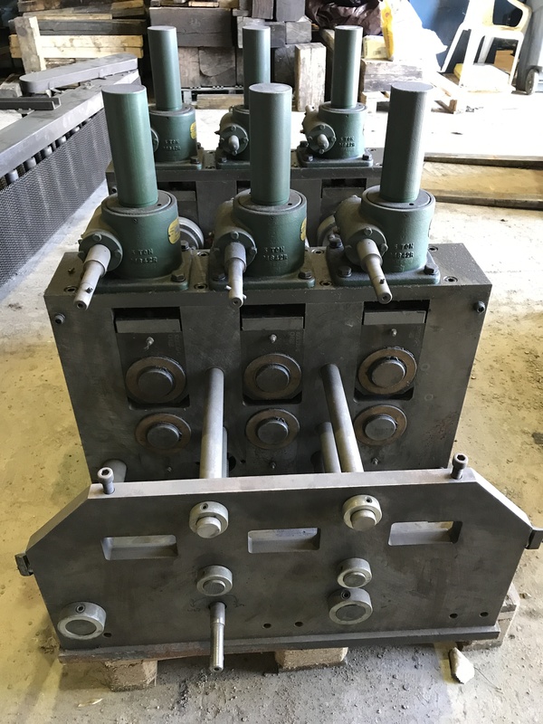 Screw jack, Uni-Lift #JKFF0060, 30" width x .125" Thick, edge conditioner, 3 stands, manual adj., 2009, #11279 - Image 3