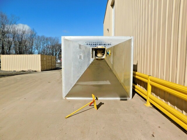 Aluminum hopper, 60" x 96" straight wall, 8" valve, 24" manhole, missing legs - Image 4