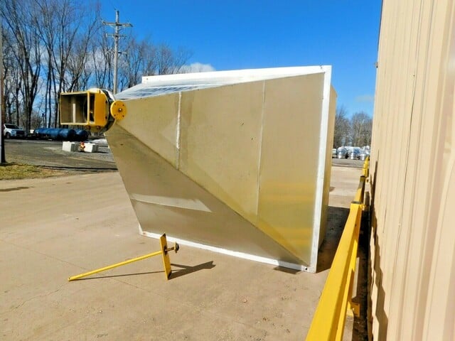 Aluminum hopper, 60" x 96" straight wall, 8" valve, 24" manhole, missing legs - Image 5