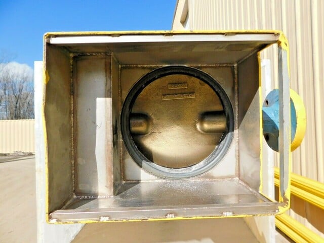 Aluminum hopper, 60" x 96" straight wall, 8" valve, 24" manhole, missing legs - Image 6