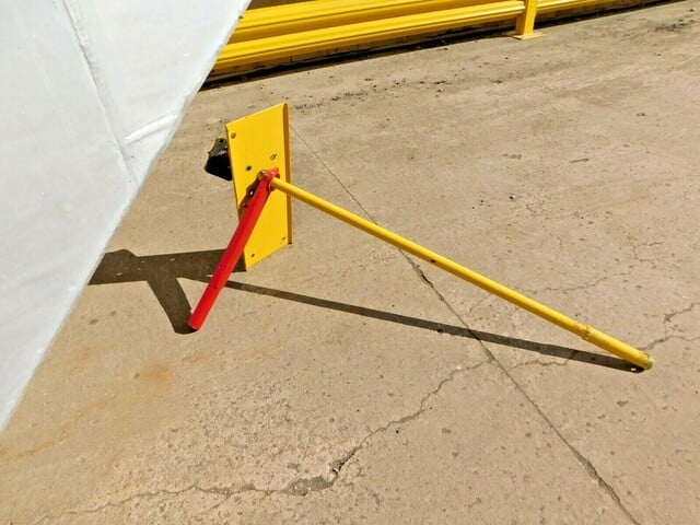 Aluminum hopper, 60" x 96" straight wall, 8" valve, 24" manhole, missing legs - Image 10